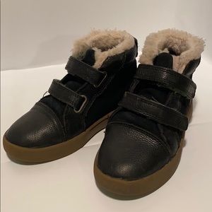 Ugg Boys' Rennon II Sneakers size 10 leather